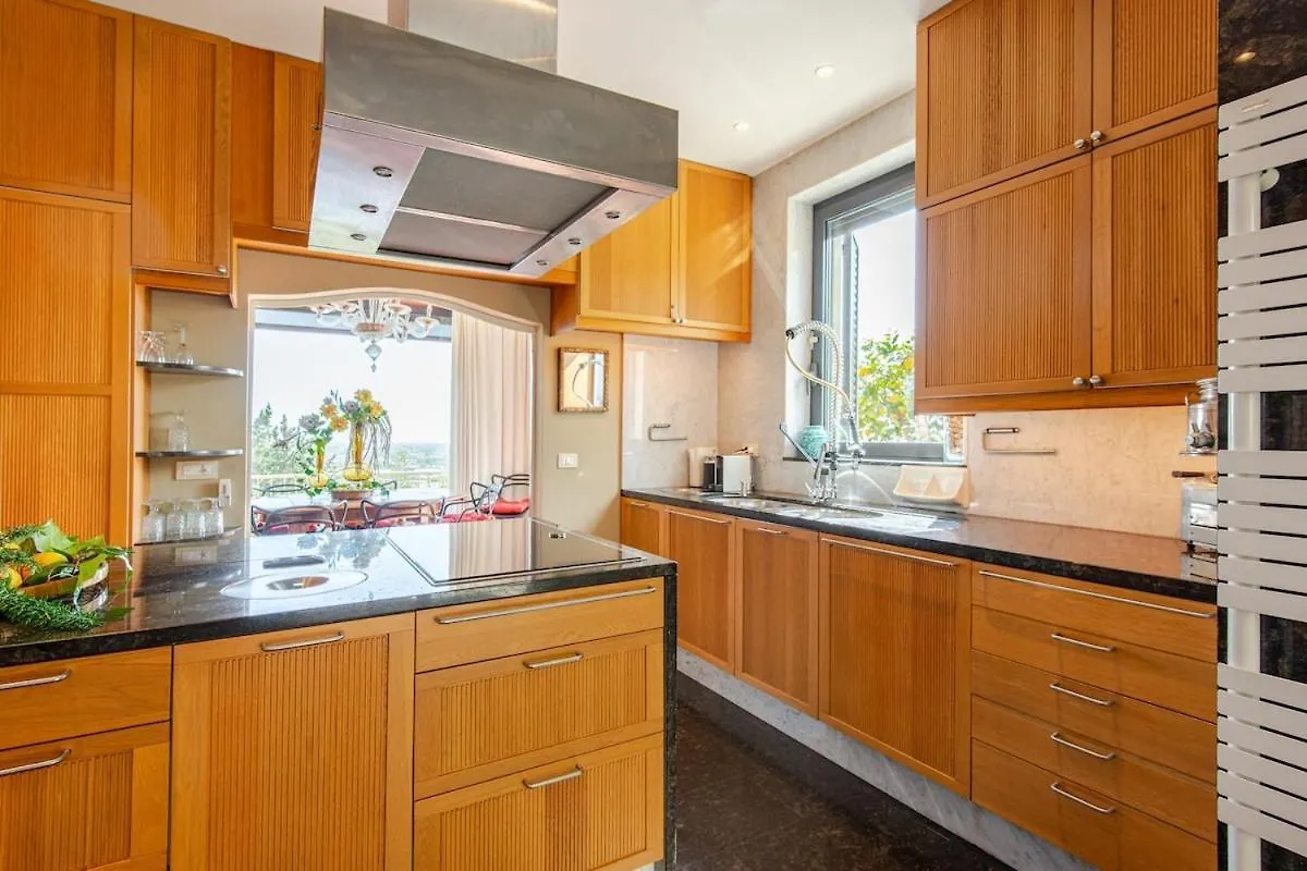 Luxury Villa Olivia With Piscina And Sea View Camaiore